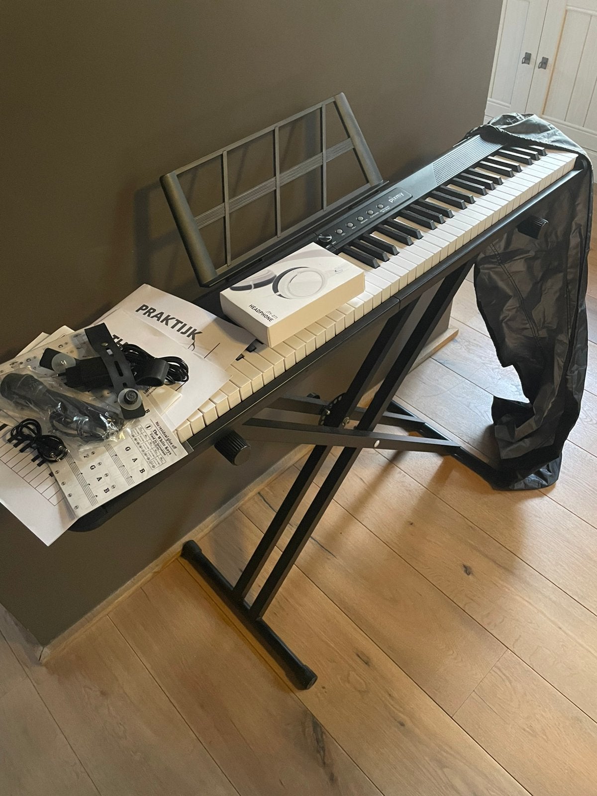Keyboard pixmy 88keys met standaard en hoes, Muziek en Instrumenten, Keyboards, 88 toetsen, Zo goed als nieuw, Met standaard, Ophalen