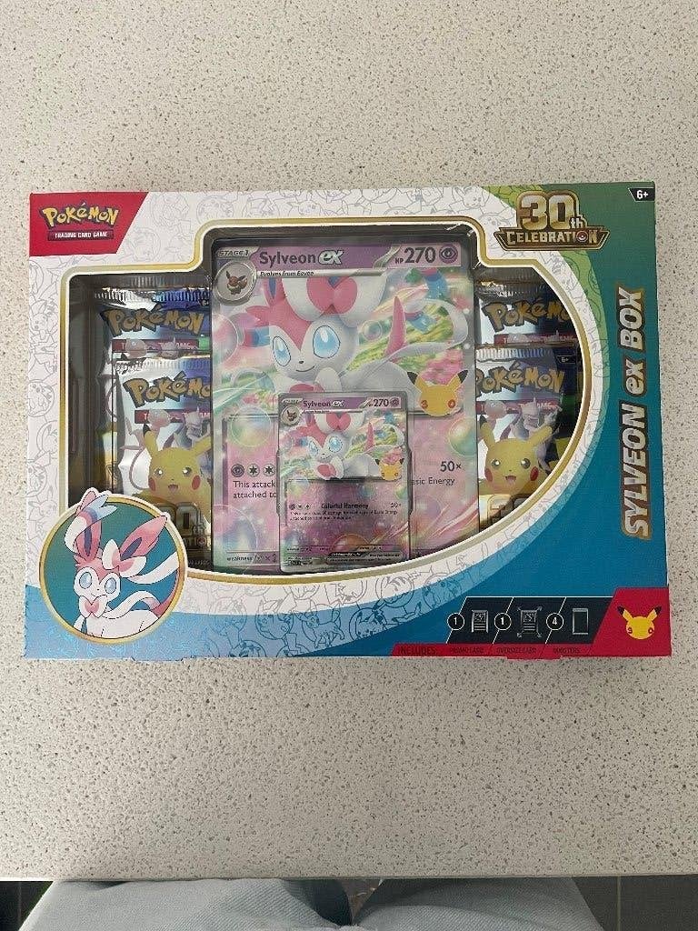 Pokémon Sylveon EX-Box 30th celebration, Enlèvement ou Envoi, Neuf, Autres types