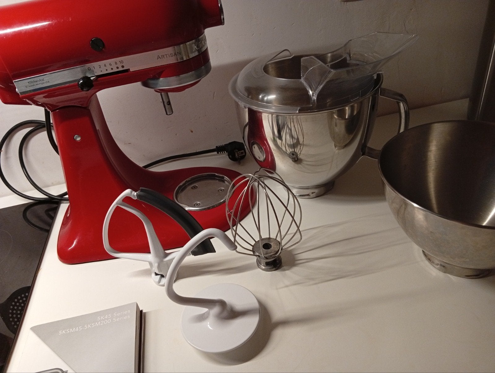 KitchenAid Artisan Rood (5KSM) + 2 MENGKOMMEN + SCHENKSCHILD, Electroménager, Mélangeurs de cuisine, Enlèvement