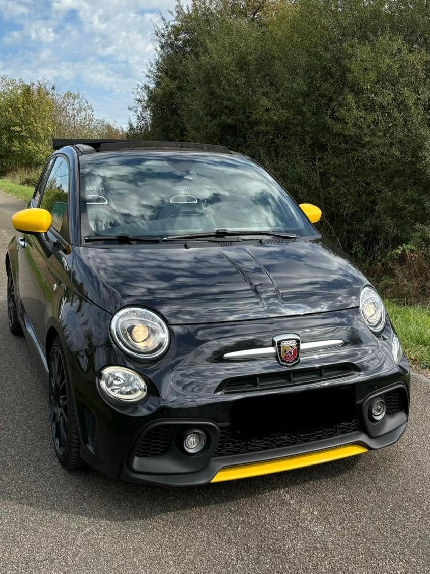 Abarth 595C Pista CABRIO zwart/gele uitvoering, Auto's, Voorwielaandrijving, 4 cilinders, Cabriolet, Zwart