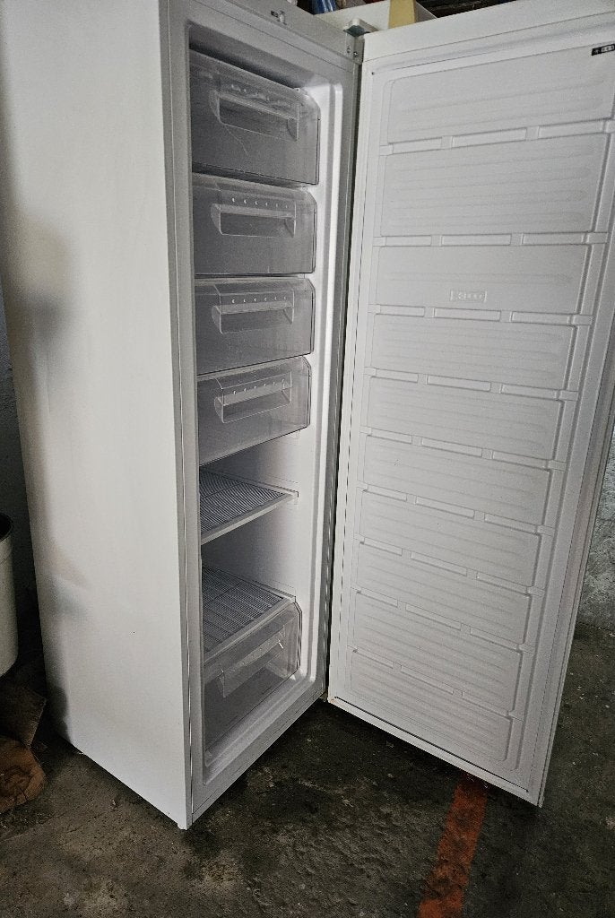Valberg 240L verticale vrieskast, Gebruikt, Tussenbouw, 160 cm of meer, 60 tot 90 cm