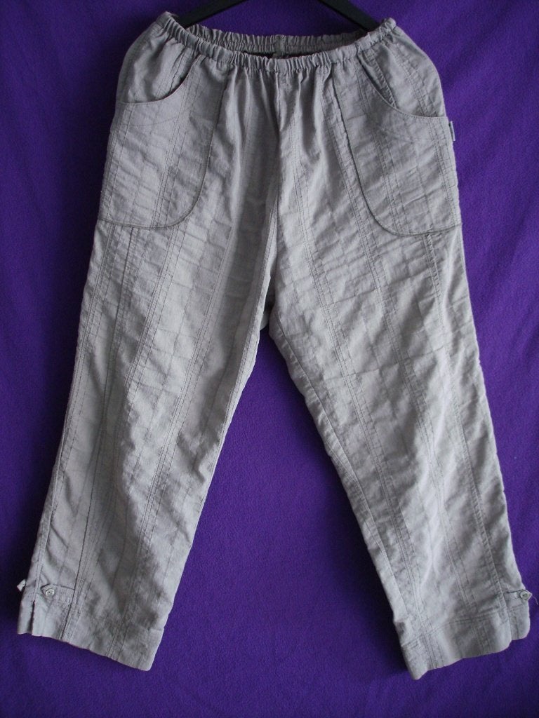 Mooie zomerbroek tot halfweg van het onderbeen licht taupe., Kleding | Dames, Broeken en Pantalons, Maat 38/40 (M), Ophalen of Verzenden