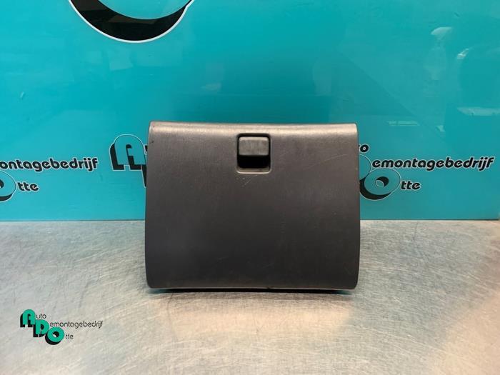 Boîte à gants d'un Toyota Starlet (Starlet 90-), -, 3 mois de garantie, Toyota, Utilisé