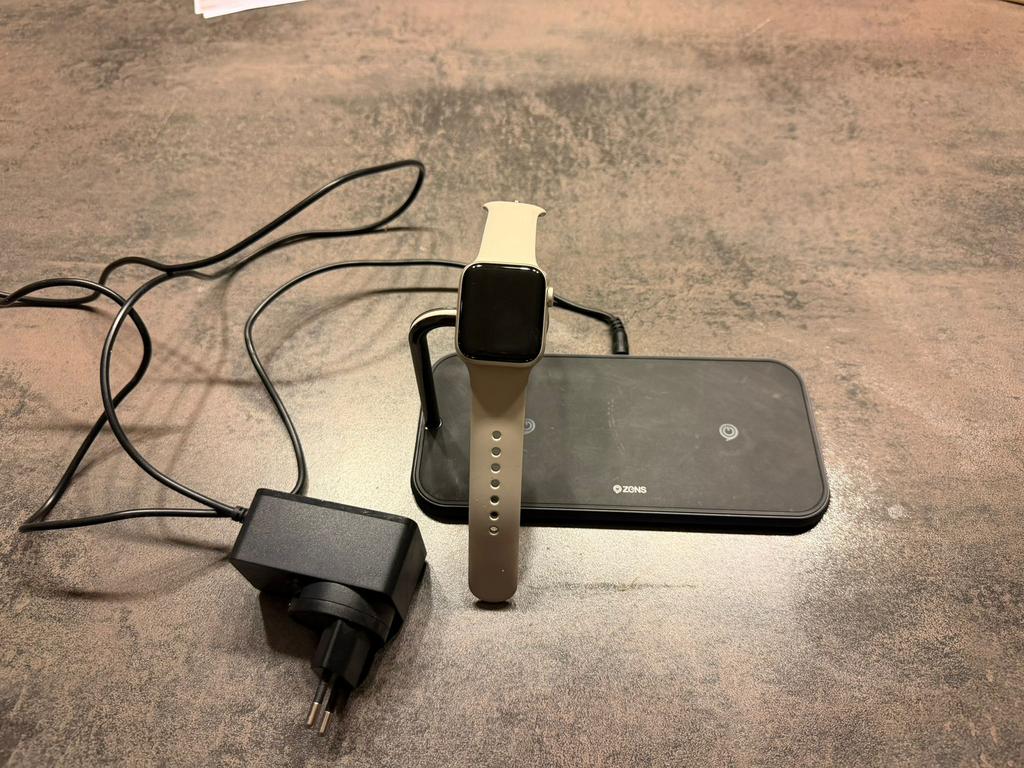 Apple Watch SE (2022) 40mm + Gratis ZENS Draadloze duo lader, Enlèvement ou Envoi, Utilisé, Apple iPhone