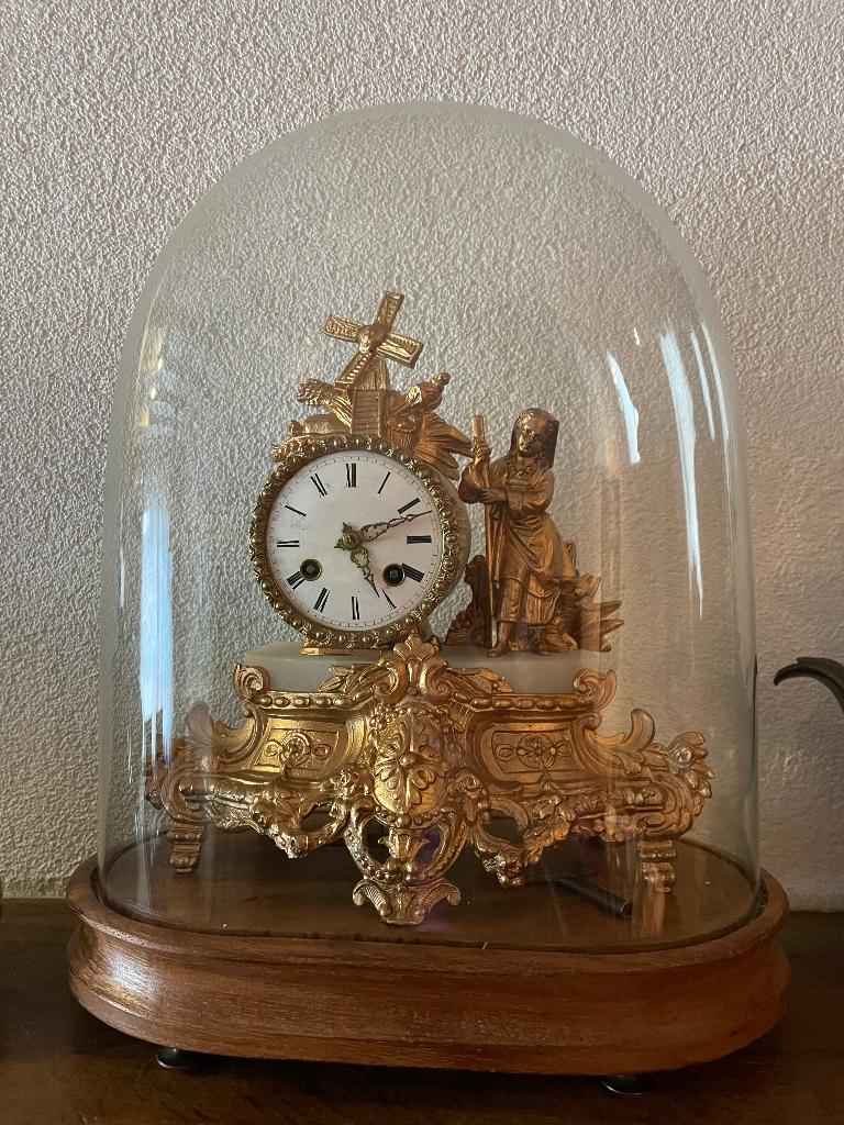 Antieke Franse klok onder stolp, verguld brons, Enlèvement