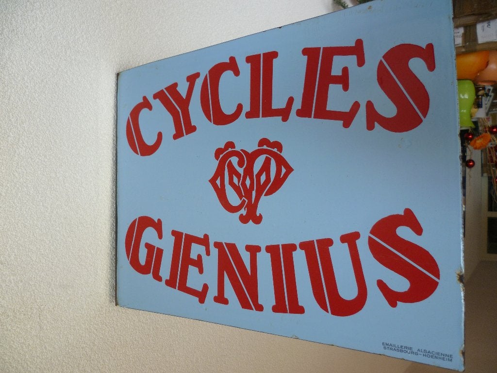 EMAILLE DUBBELZIJDIG RECLAME BORD"GENIUS CYCLES"UIT JAREN 30, Ophalen of Verzenden, Gebruikt, Reclamebord