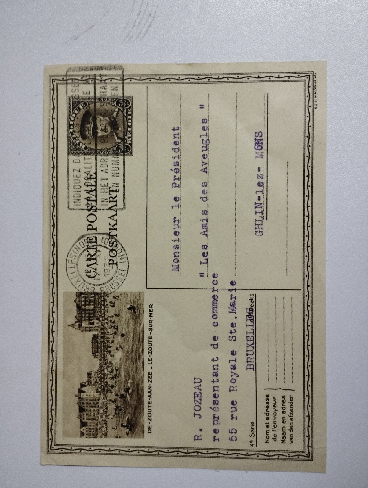 Een oude postkaart met postzegel erop van koning Albert 1, Ophalen