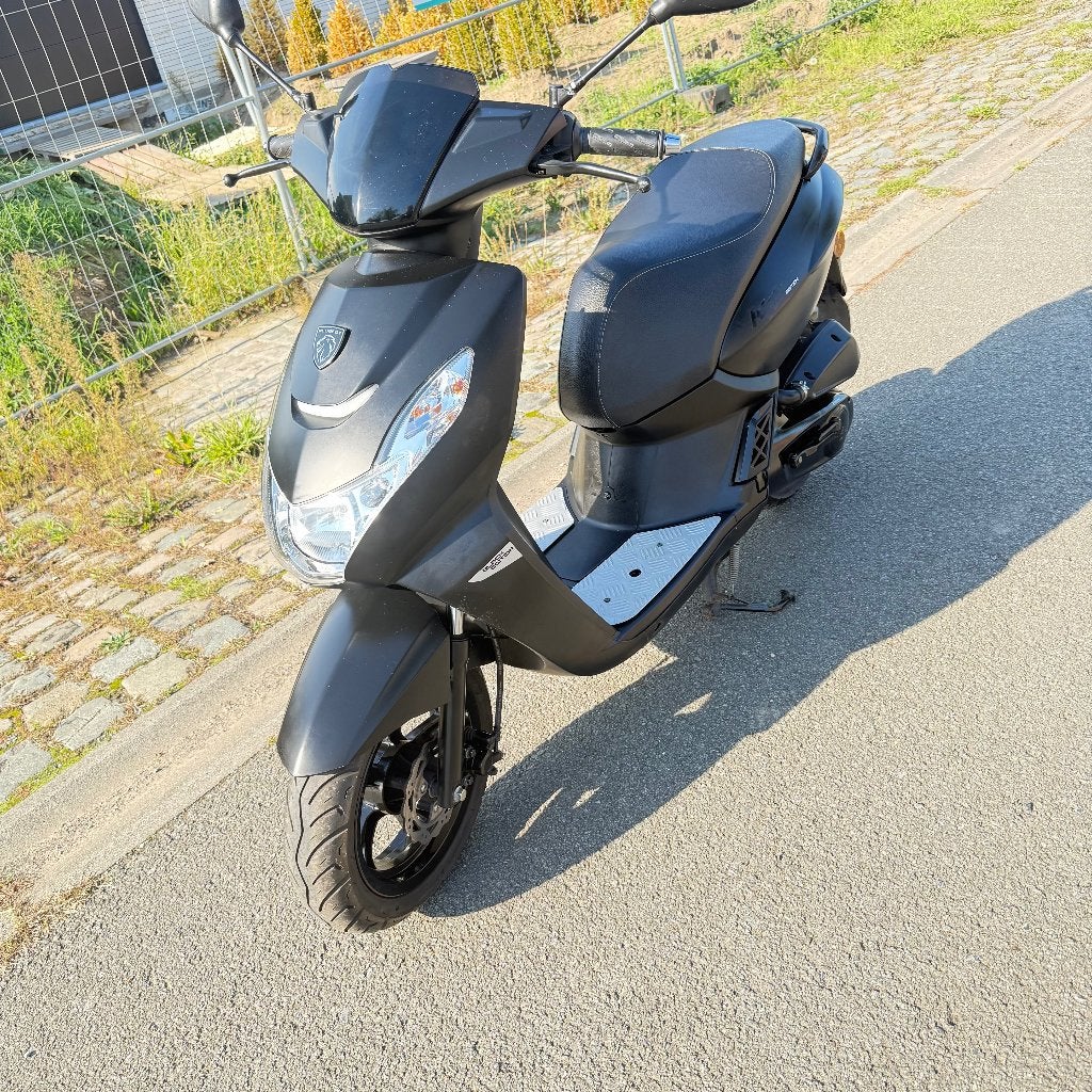 a klasse peugeot Kisbee = 25 km /uur = als nieuw, Fietsen en Brommers, Klasse A (25 km/u), Ophalen of Verzenden, Zo goed als nieuw