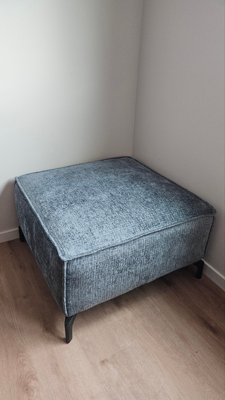 Hocker/poef blauw ZO GOED ALS NIEUW, Huis en Inrichting, Zetels | Voetbanken en poefs, Ophalen, Vierkant, 75 tot 100 cm, Zo goed als nieuw