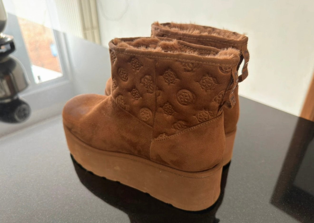 Guess Bottines fourrées, Vêtements | Femmes, Chaussures, Enlèvement, Comme neuf