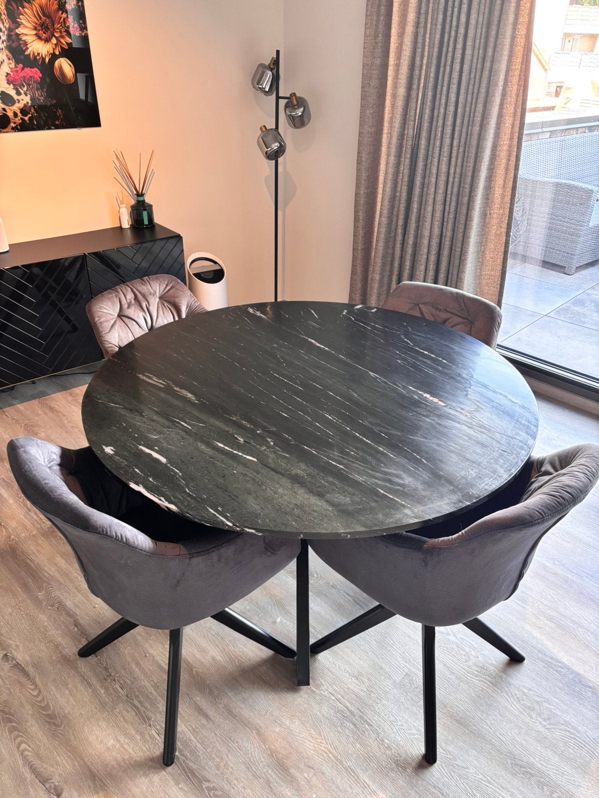 Ronde eettafel met natuurstenen blad en 4  draaistoelen, Ophalen, Zo goed als nieuw, Metaal
