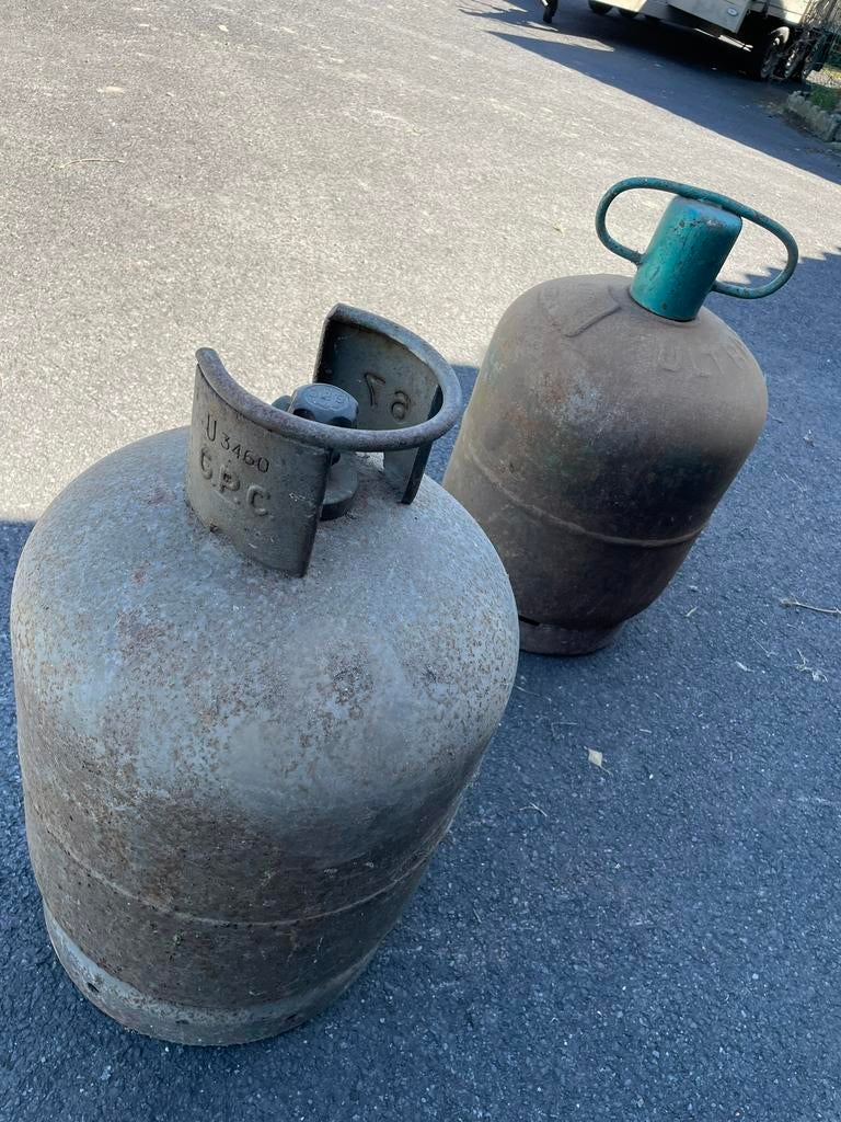 2grote butaangas flessen, 1 vol, 1 Leeg, Enlèvement, Utilisé