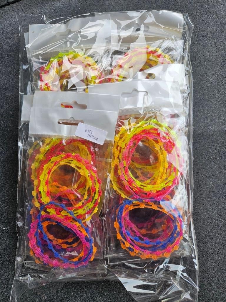 Partij armbandjes ca 30.000st carnaval uitgooi uitstrooi, Ophalen, Nieuw