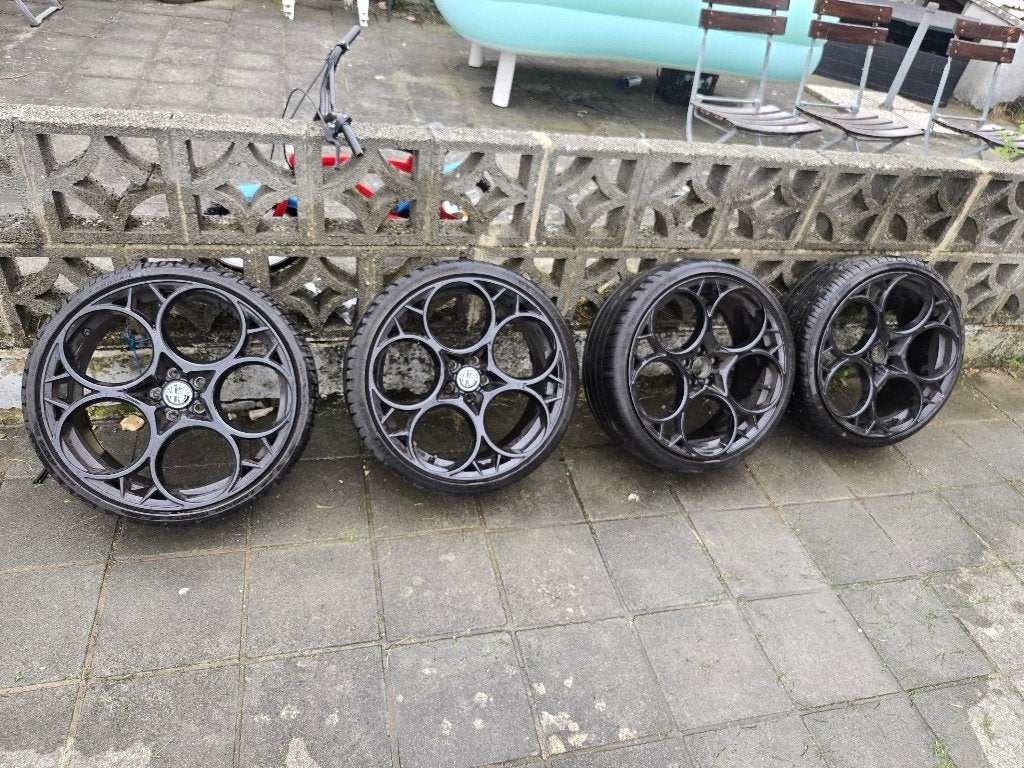 Jantes alpha romeo 20 pouces quadrifoglio a ec pneu, 245 mm, Véhicule de tourisme, Pneus été, Enlèvement