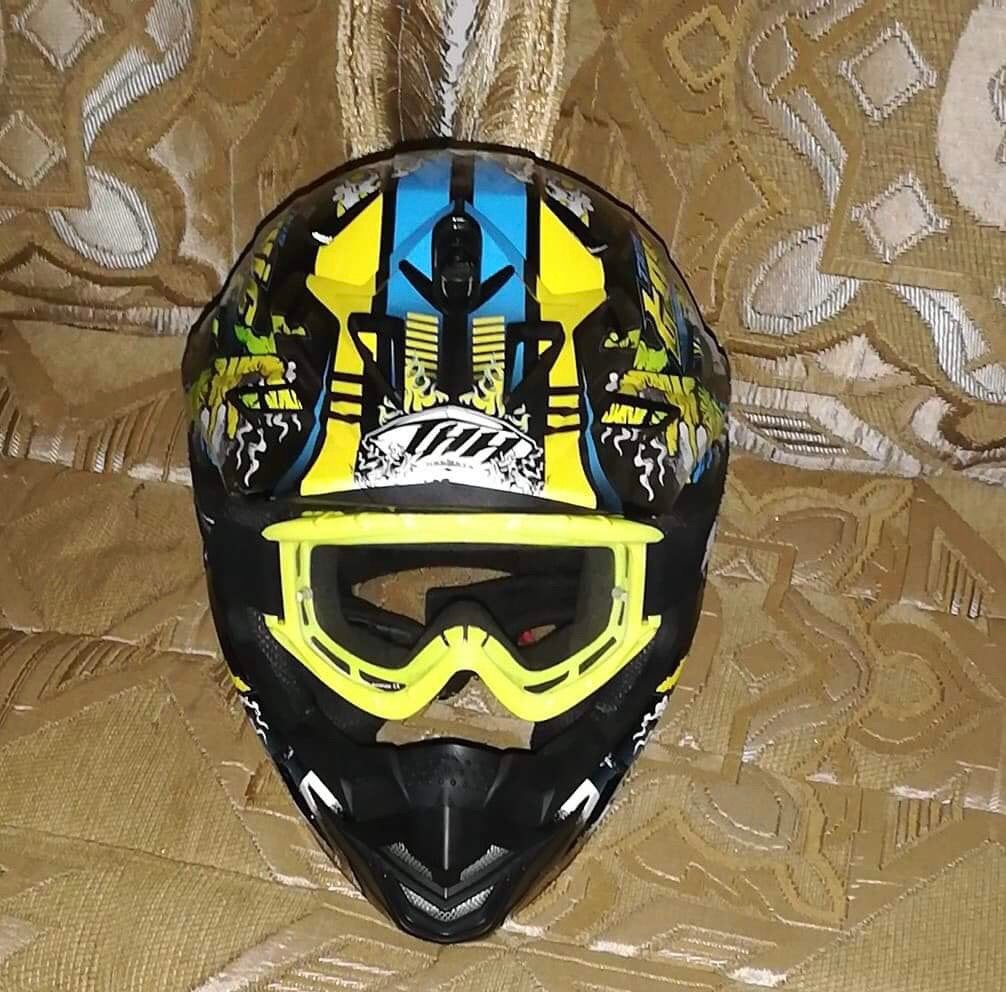 THH Crosshelm , Motocrosshelm, brommerhelm Maat L, Ophalen, Large
