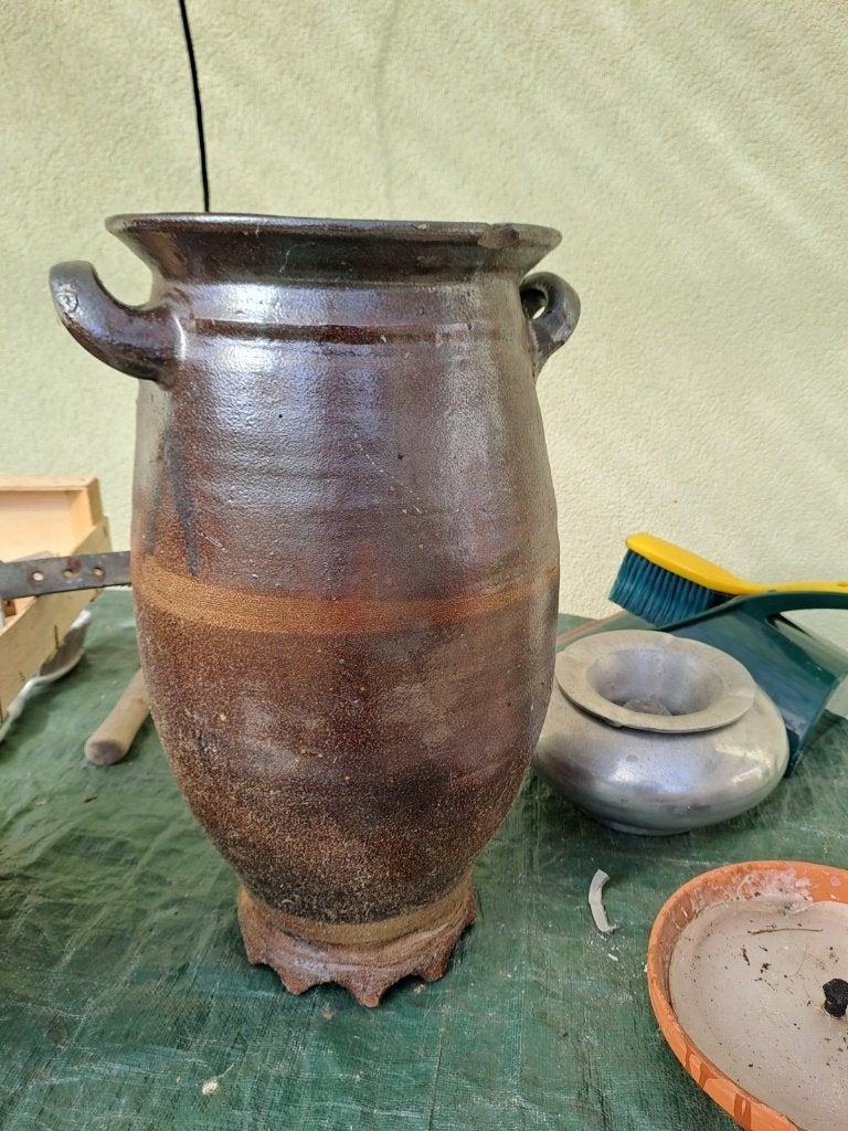 Cruche en grès, Enlèvement