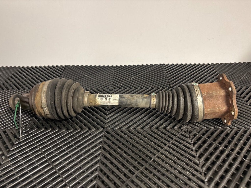CARDAN AVANT GAUCHE (TRANSMISSION) Audi A4 Avant (B8), Auto-Union-Straße  1,
85057  Ingolstadt, DE, Info@audi.de, Audi, Utilisé