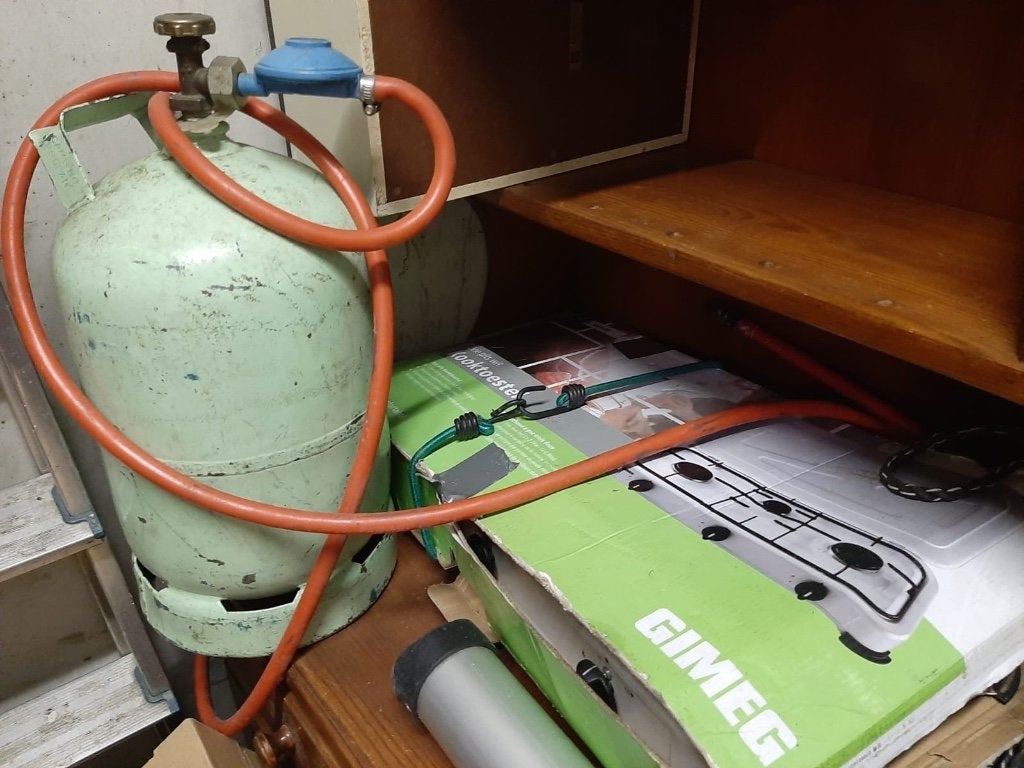Draagbaar kookvuur op gas, met gasbidon, Ophalen, Gebruikt, Gas