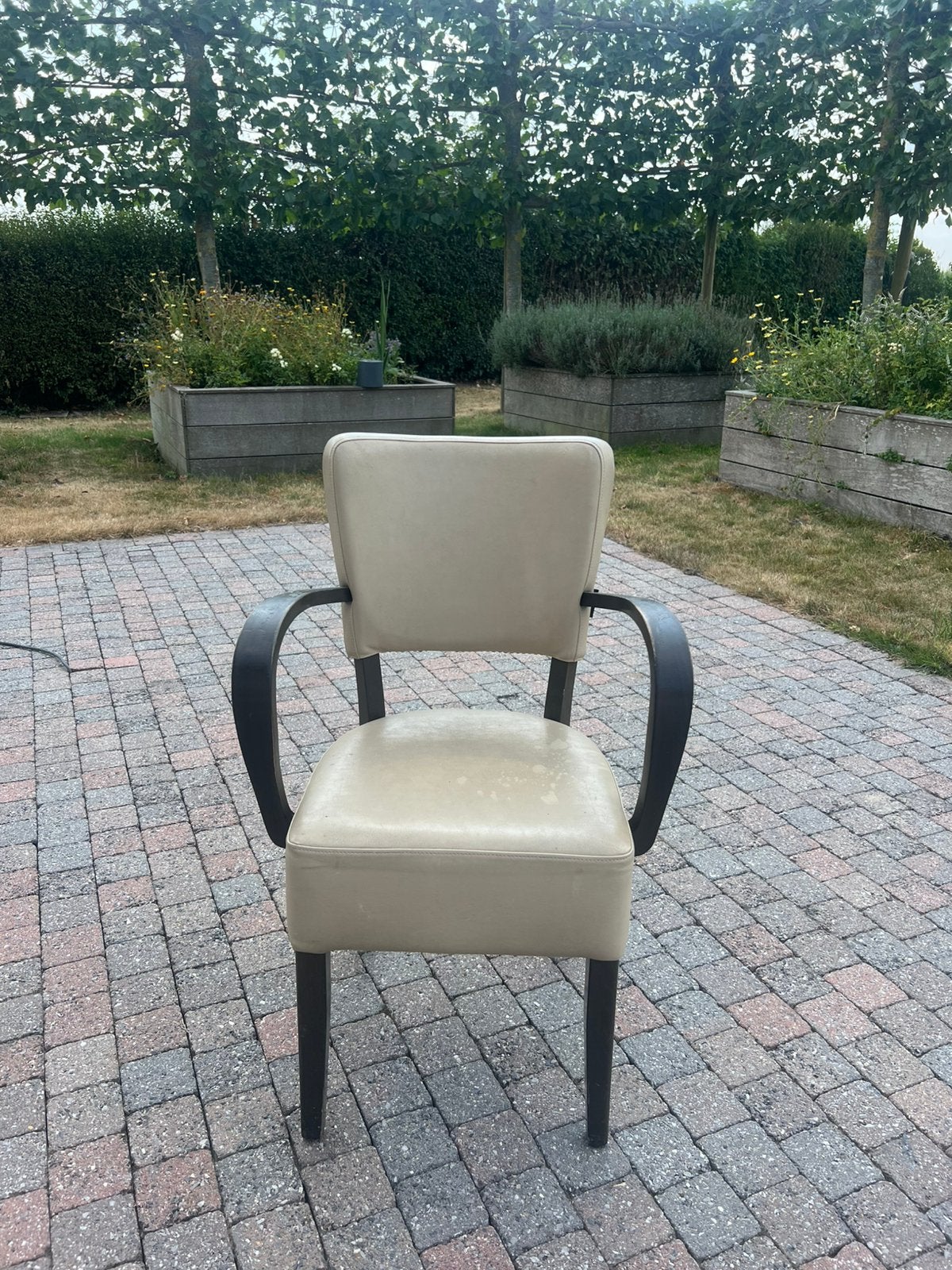 Klassieke eetkamerstoel met armleuningen – hout & kunstleer, Ophalen, Gebruikt, Wit, Vijf, Zes of meer stoelen