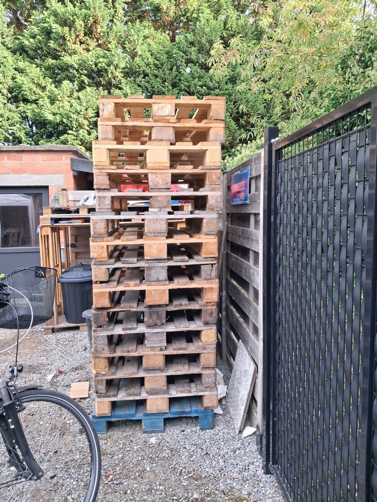 10 europallets, Enlèvement