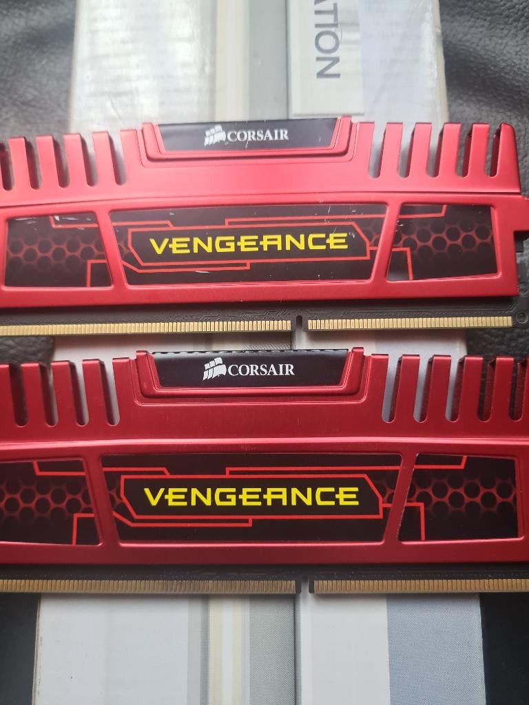 2-CORSAIR VENGEANCE DDR3 2X8 16 GB 1600 MHz, DDR3, Ophalen of Verzenden, Zo goed als nieuw, Desktop