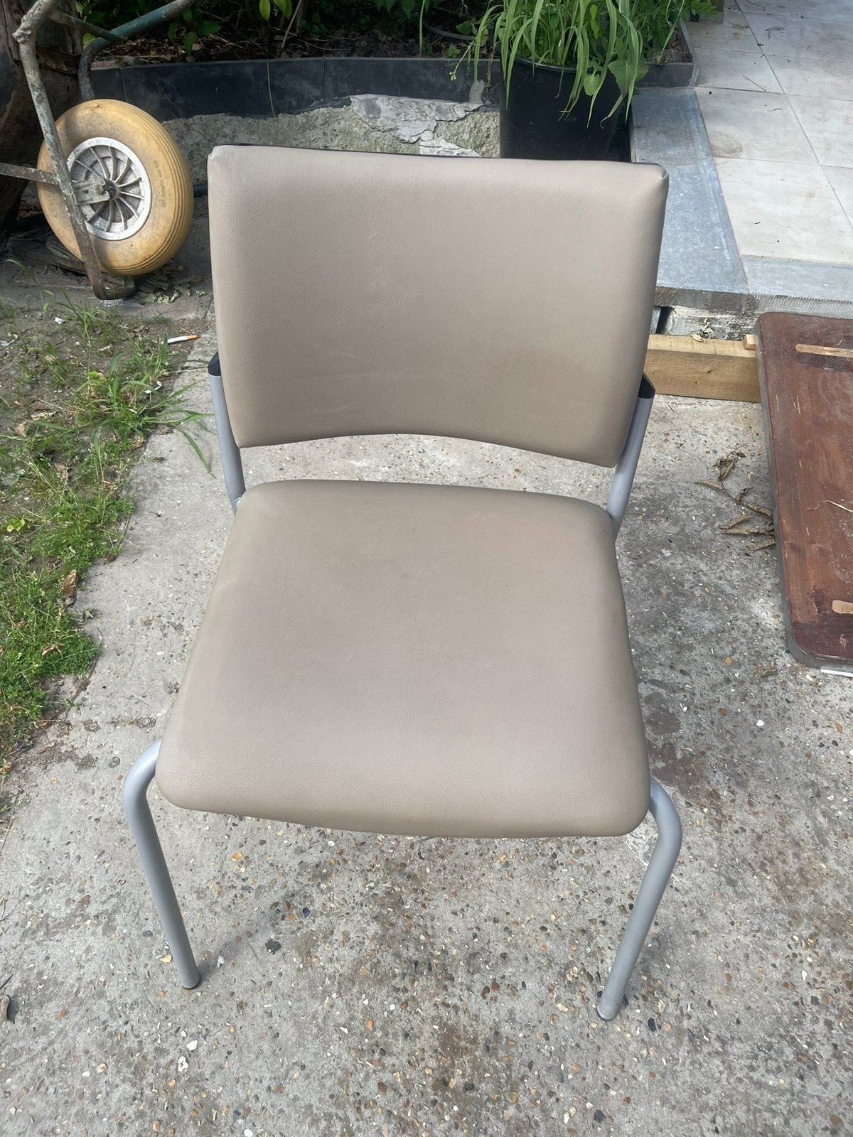Stoelen, Ophalen, Zo goed als nieuw
