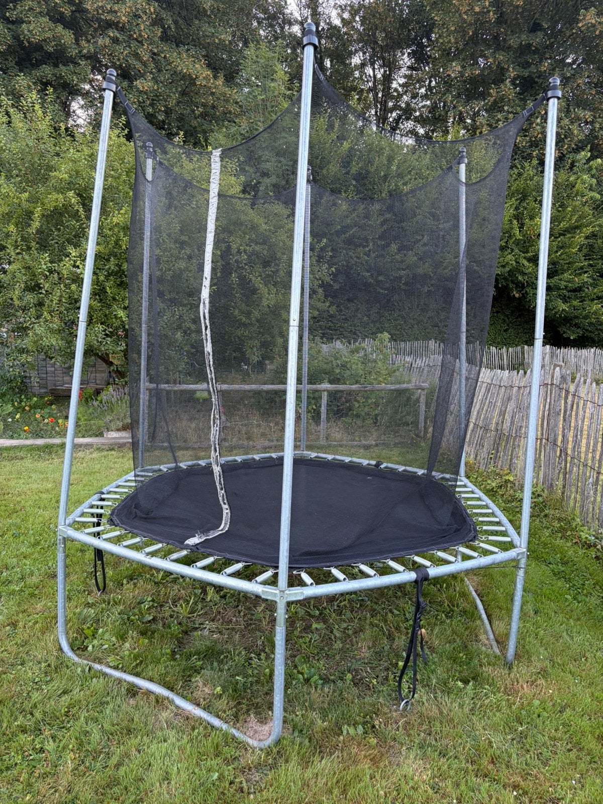 Trampoline decathlon, Enlèvement, Utilisé