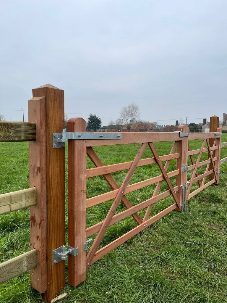 Barrières de pâturage en bois dur ou en pin EN STOCK, Mise à l'étable, 2 ou 3 chevaux ou poneys