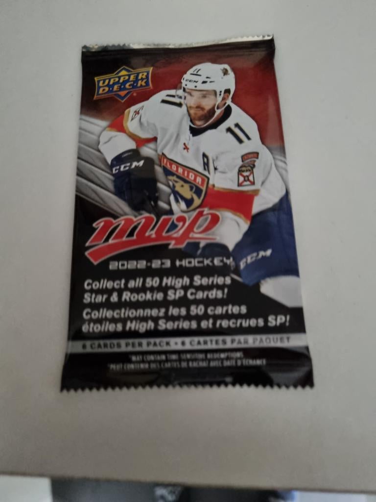 Upper deck NHL MVP 22-23 sealed pack, Ophalen of Verzenden, Nieuw, Meerdere plaatjes