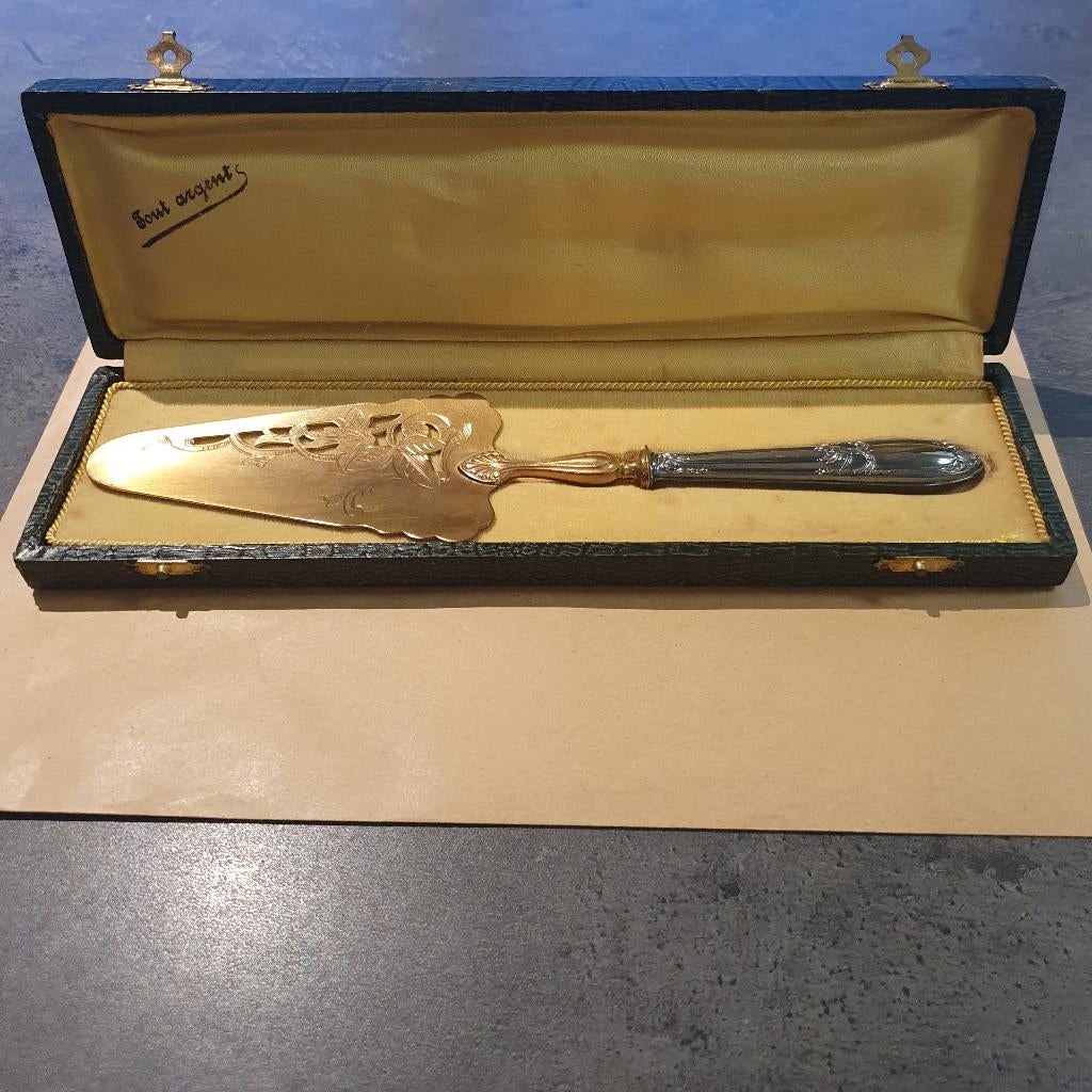Pelle à gâteaux ancienne en argent avec dessus doré, Enlèvement