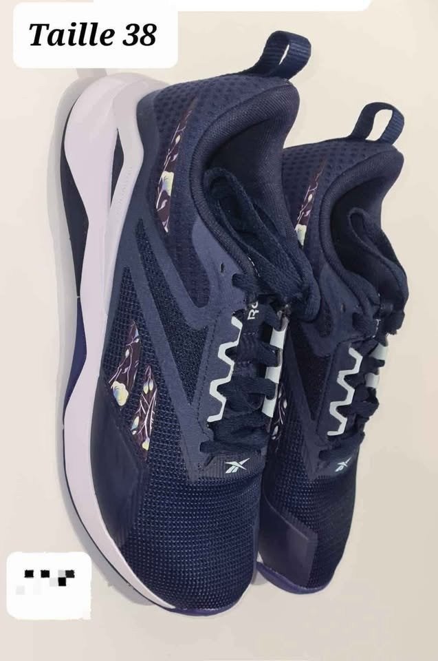 Basket Reebok femme Taille 38, Sports & Fitness, Basket, Enlèvement ou Envoi, Neuf, Chaussures