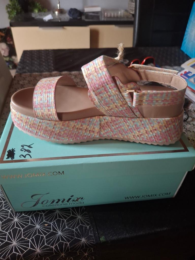 Sandalettes femme a vendre, Enlèvement