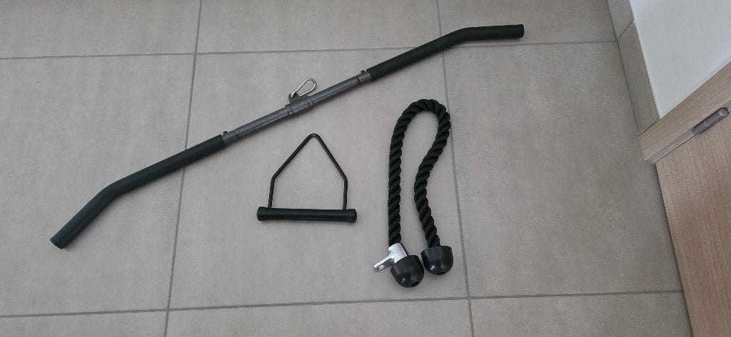 Ensemble barre de traction plate, manche et corde à triceps, Sports & Fitness, Équipement de fitness, Comme neuf, Autres types