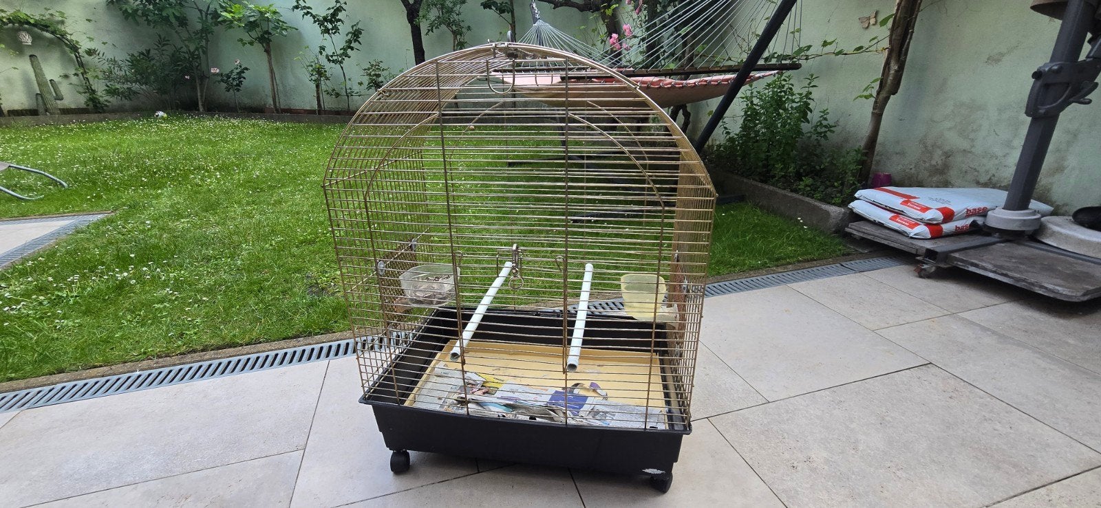 Cage, Enlèvement ou Envoi