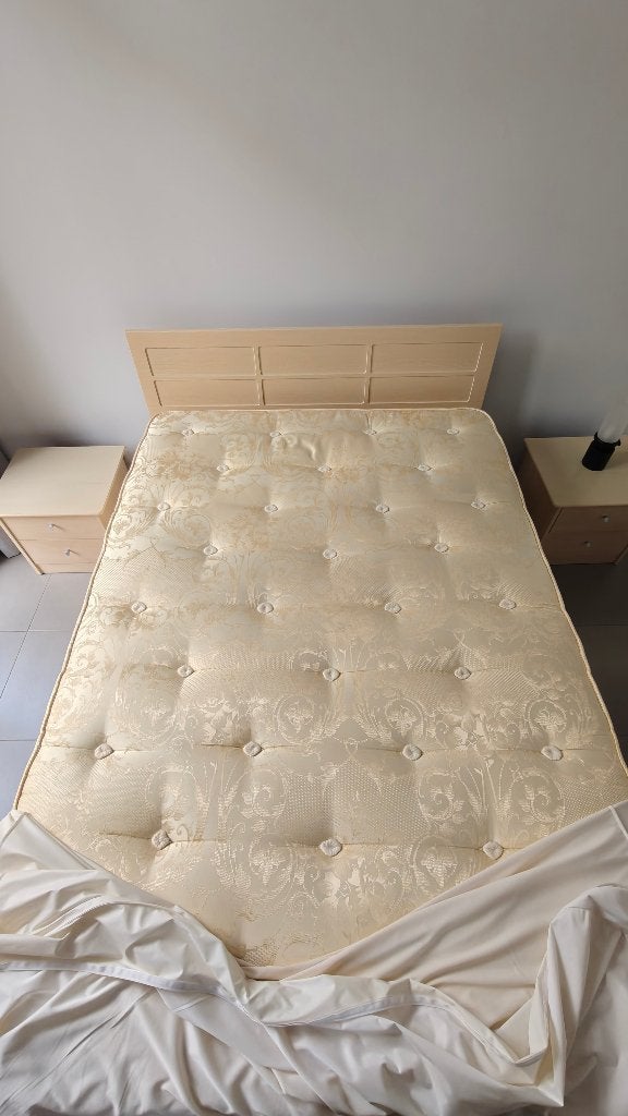 Ensemble lit coffre avec matelas et 2 tables de chevet, Maison & Meubles, Autres dimensions, Tissu, Enlèvement, Utilisé