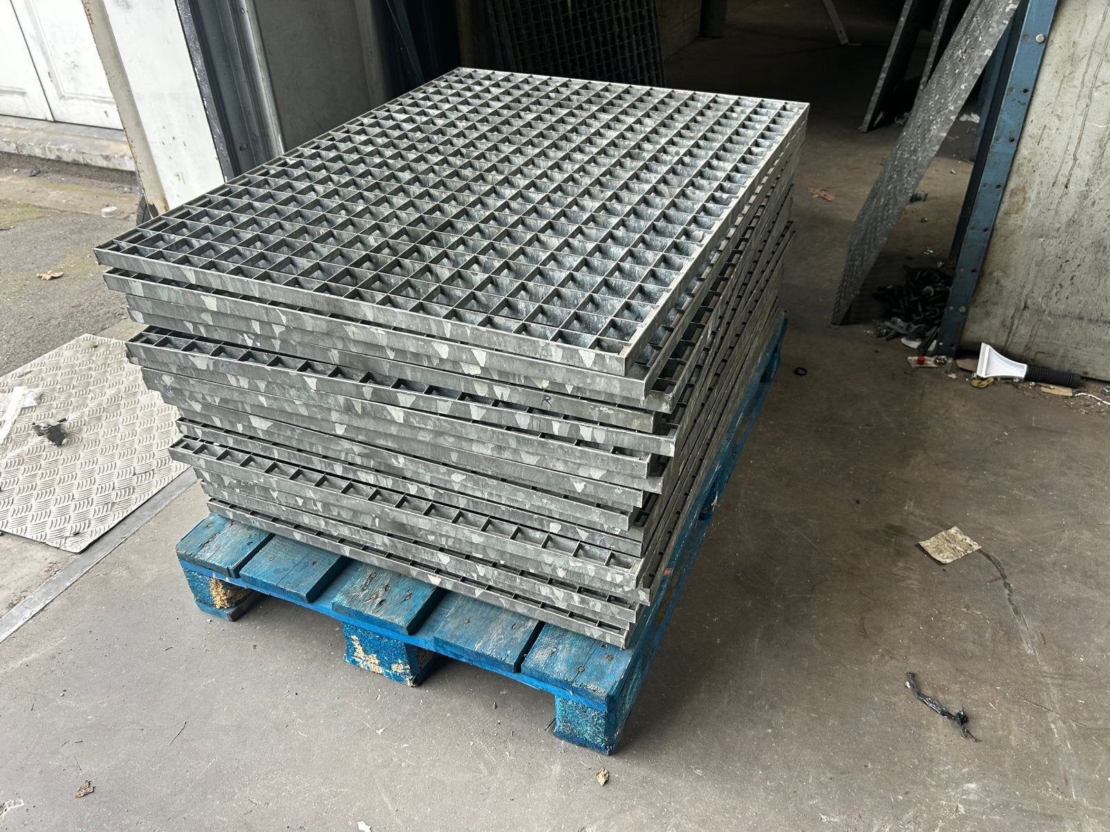 lot de caillebotis en acier galv a partir de 30 eur -80 eur, Bricolage & Construction, Enlèvement ou Envoi, Comme neuf