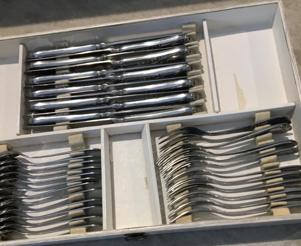 MENAGERE 79 PIECES inox, Enlèvement, Comme neuf, Inox ou Chrome, Ensemble de couverts