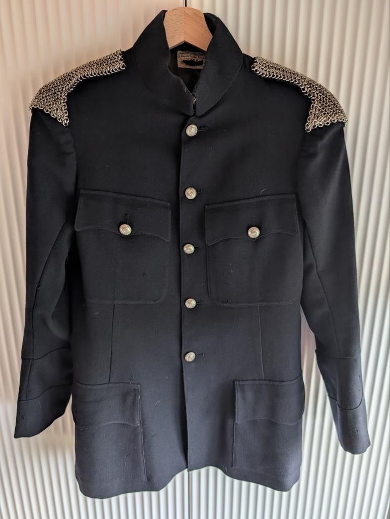 Britse uniformjas, Ophalen