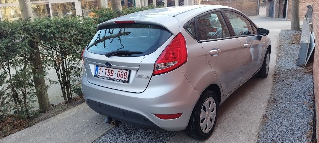 FORD Fiësta. 2009. 68 PK diesel. Met trekhaak, Enlèvement