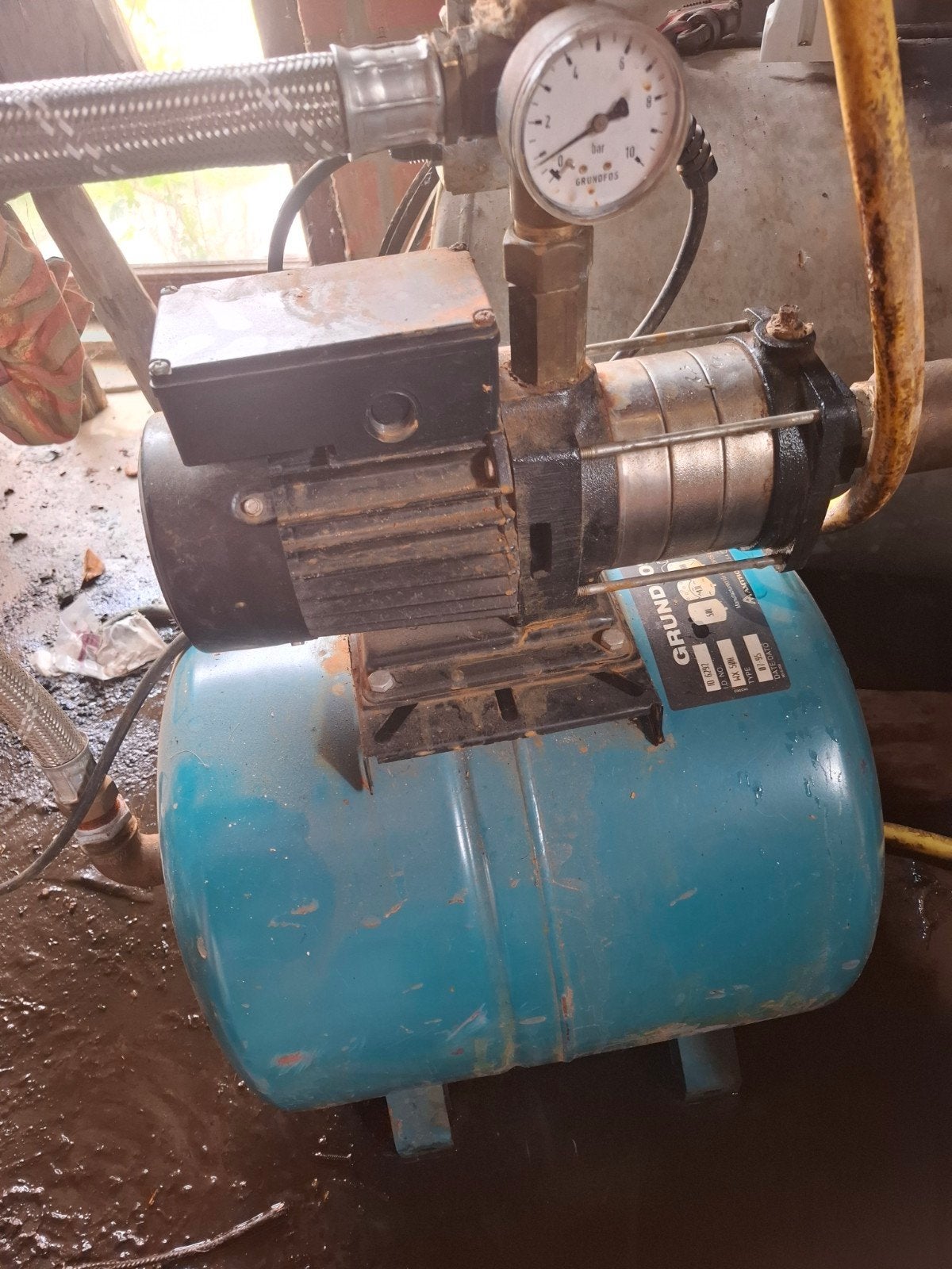 Pompe à eau Grundfos, Enlèvement