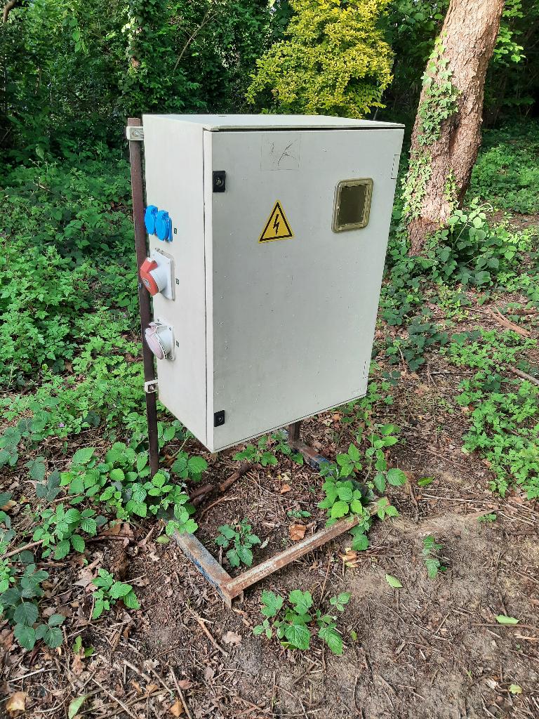 Werfkast 32A op staander, Enlèvement, Utilisé, Autres types
