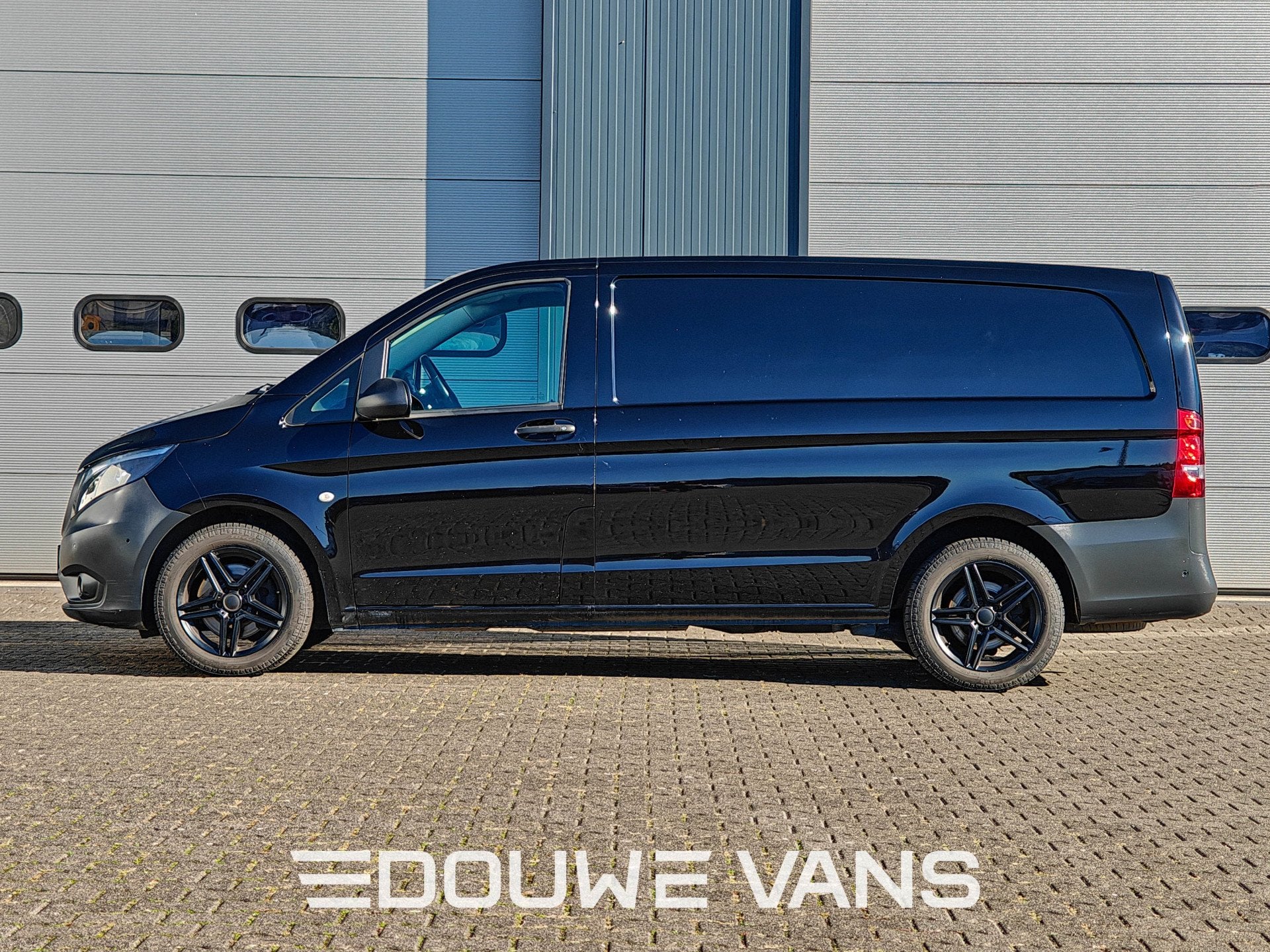 Mercedes-Benz Vito 119 L2 190 PK Airco Trekhaak Camera Inric, Auto's, Automaat, 4 deurs, 4 cilinders, Zwart