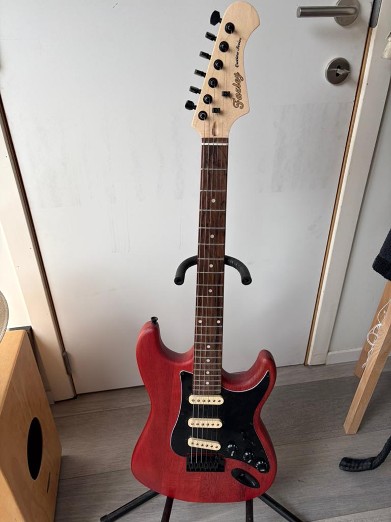 Fazley Outlaw Stratocaster met upgrade, Muziek en Instrumenten, Snaarinstrumenten | Gitaren | Elektrisch, Zo goed als nieuw, Ophalen