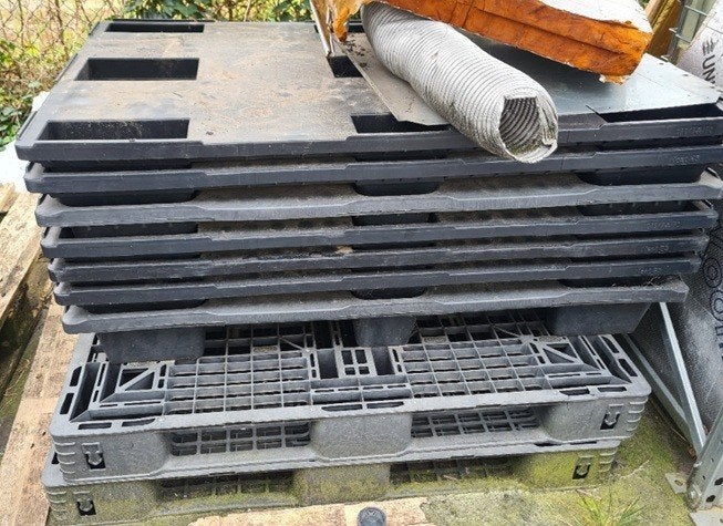 Zwarte kunststof pallets, Doe-het-zelf en Bouw, Kratten en Dozen, Ophalen, Gebruikt, 100 cm of meer, 60 cm of meer