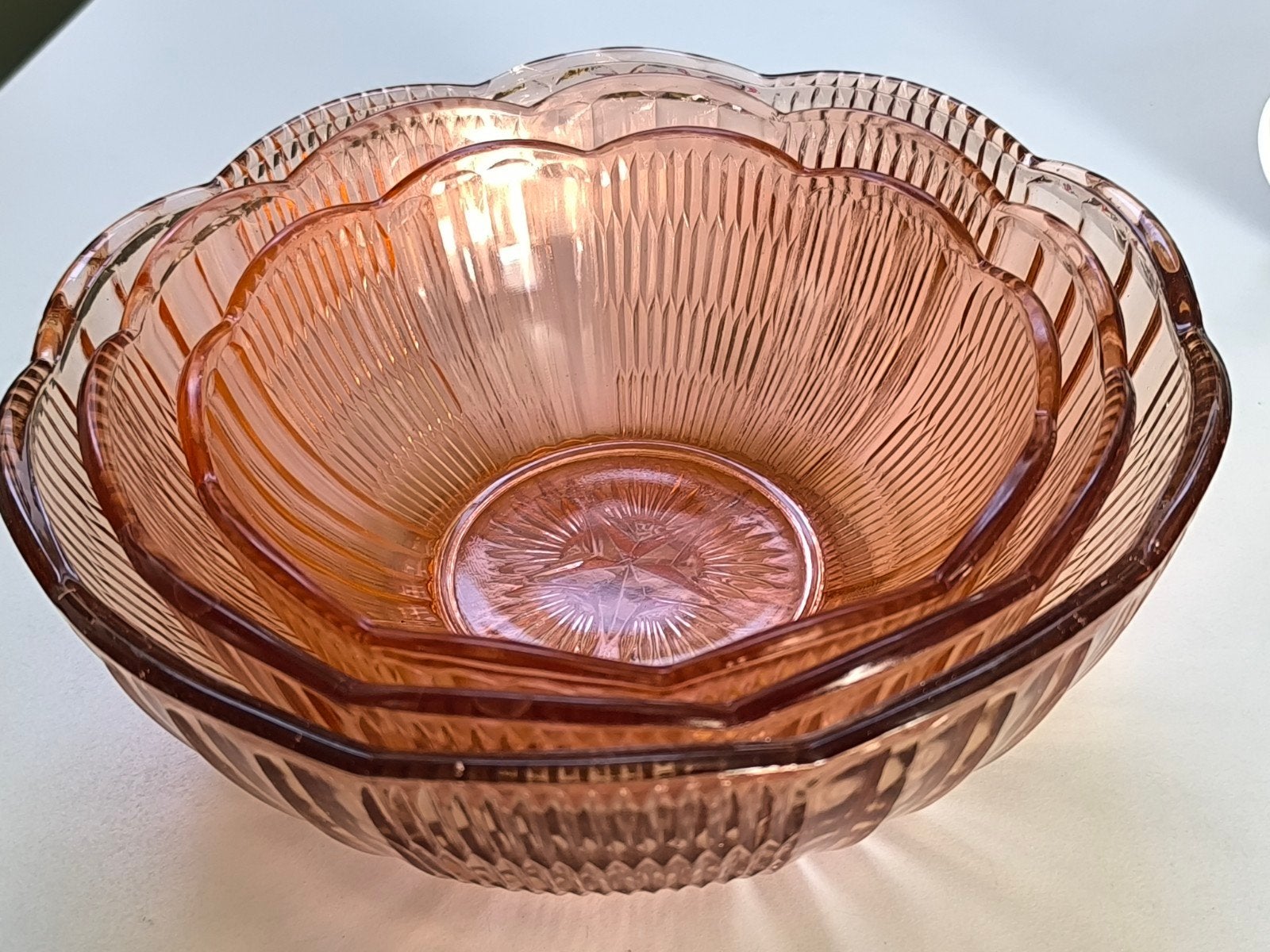 3 art deco schalen in perzikkleurig geperst glas, Ophalen of Verzenden