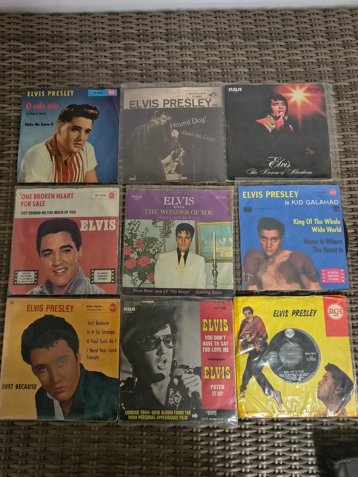 9 célibataires d'Elvis, Enlèvement
