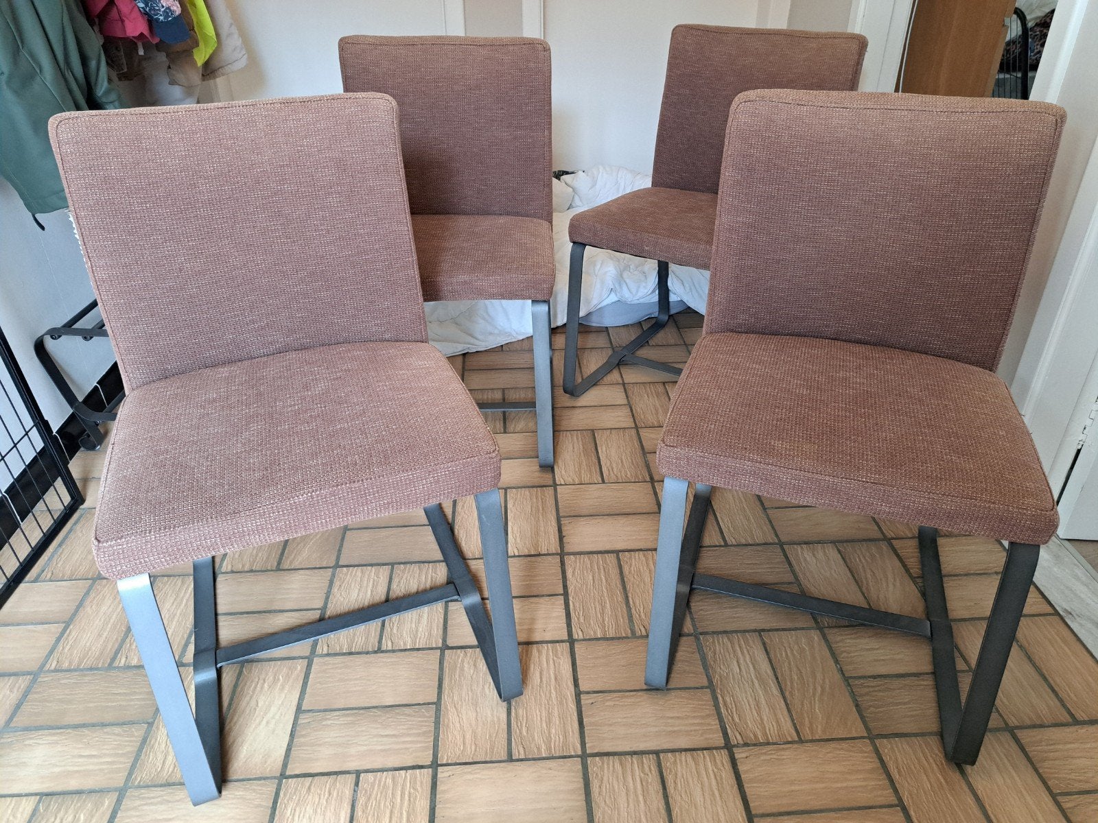 4 bruine eetkamerstoelen (Ikea Hampus), Huis en Inrichting, Stoelen, Ophalen