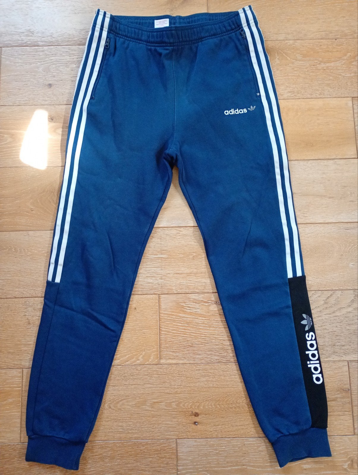 sweat pants Adidas maat 176 (of S voor heren). perfecte staa, Kinderen en Baby's, Kinderkleding | Maat 176, Broek, Adidas, Ophalen of Verzenden
