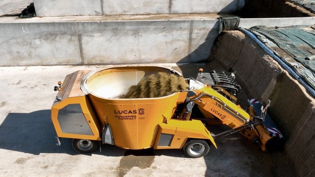 Voedermengwagen Lucas G, Zakelijke goederen, Landbouw | Werktuigen, Ophalen