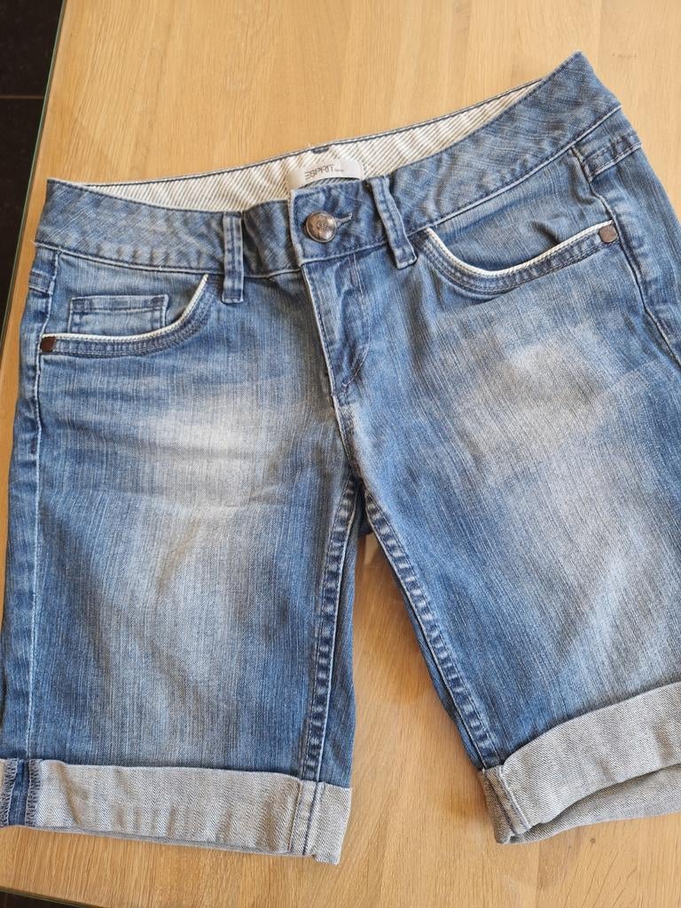 Blauwe jeansshort Esprit maat 27 boven de knie, Kleding | Dames, Spijkerbroeken en Jeans, Ophalen, Blauw, Zo goed als nieuw, W27 (confectie 34) of kleiner